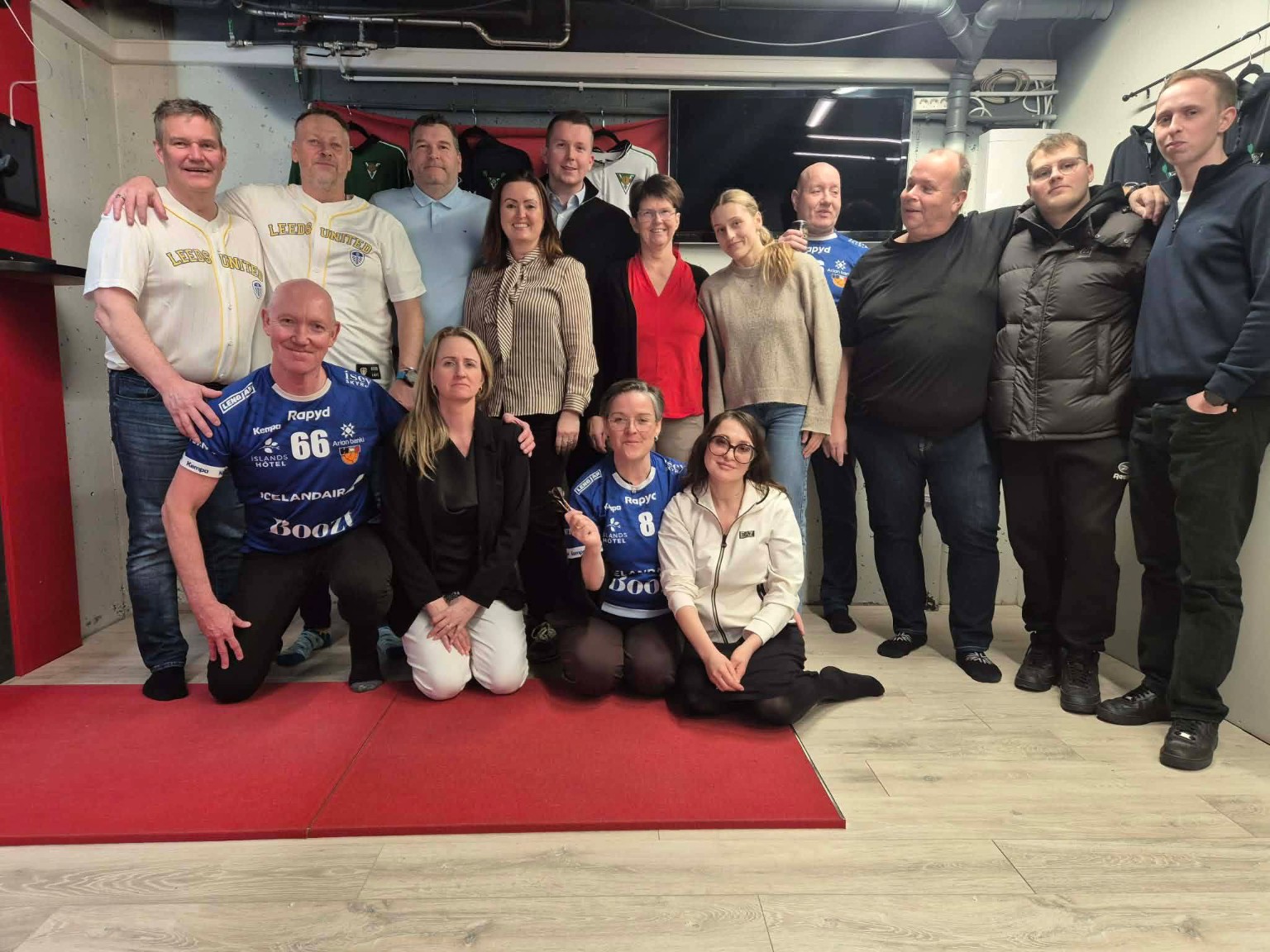 Hópheimsókn í pílusal Völsungs í maí 2026 · mynd 1